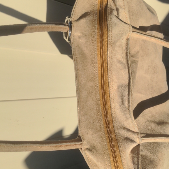 EXCLUSIVE Olivia Riegel Gold medium size handbag with satin interior - Picture 3 of 8